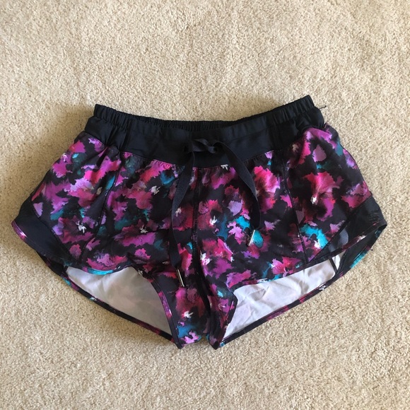 Lululemon Hotty Hot Short size 4  Fuschia / Black - Picture 4 of 11